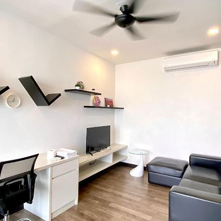 Landmark Residence 2, Studio For 2 Pax, High Floor, Nice View, Free Parking, Budget Stay Каджанг Экстерьер фото