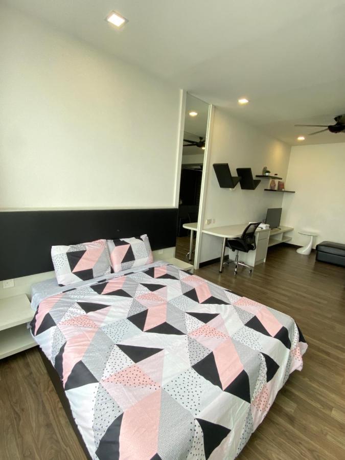 Landmark Residence 2, Studio For 2 Pax, High Floor, Nice View, Free Parking, Budget Stay Каджанг Экстерьер фото